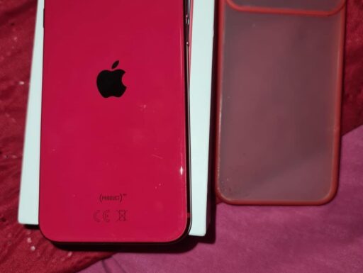 iPhone SE 2020 red product