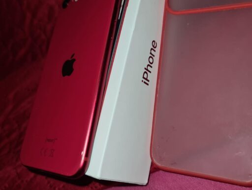 iPhone SE 2020 red product