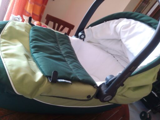 Passeggino, culla, ovetto e box