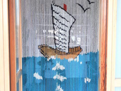 Tenda con fili di vetro e perline acquistata in Thailandia