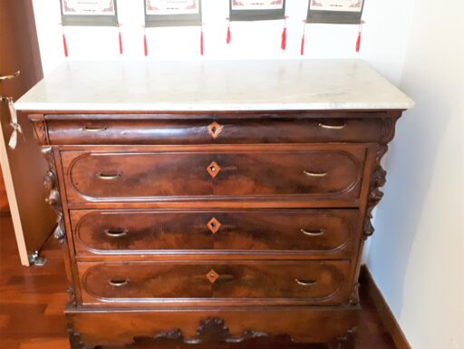 Cassettiera fine '800 con piano in marmo