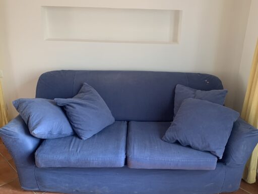Divano letto 2 posti + 4 cuscini “Ikea”