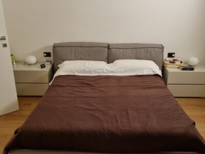 Letto con contenitore in pelle