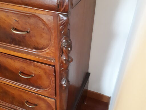 Cassettiera fine '800 con piano in marmo