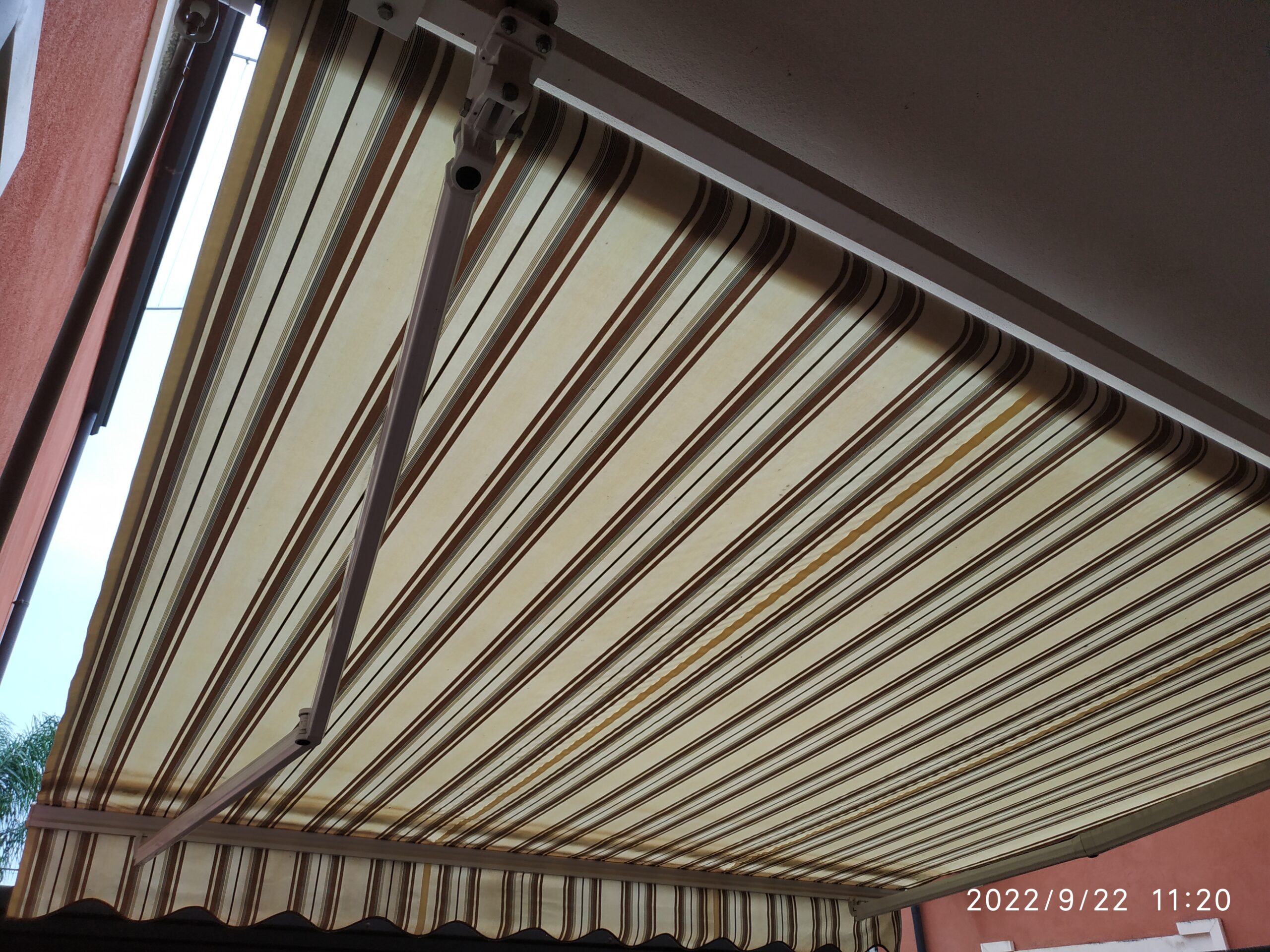 Tenda da sole avvolgibile reclinabile a bracci