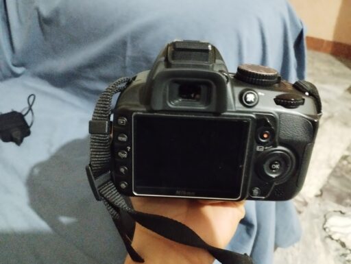 Nikon D3100 con obbiettivo nikon af 18 55 mm usata