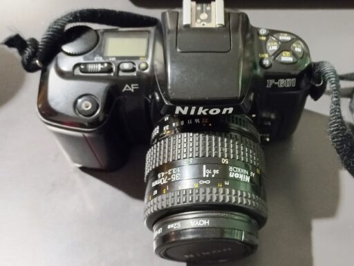 Macchina fotografica analogica Nikon "F-601",