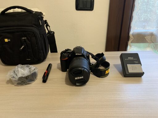 Nikon D5600 + accessori NUOVA