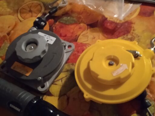 Avvitatori ad aria con supporti di lavoro al banco