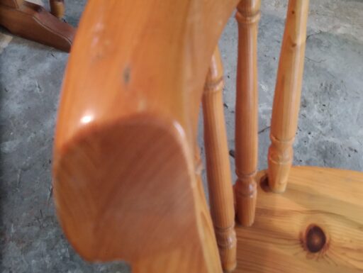 Cassapanca angolare con tavolo e sedie