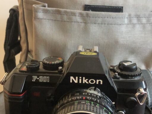 Fotocamera Nikon F-301 completa di obbiettivi