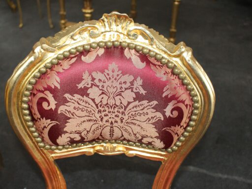 Poltroncina in stile Barocco moderno