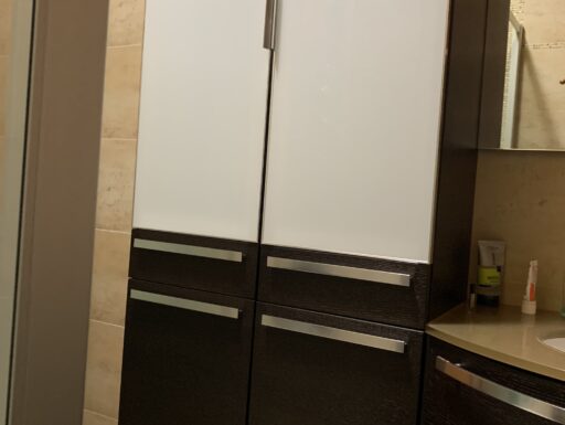 Mobiletto bagno con specchio