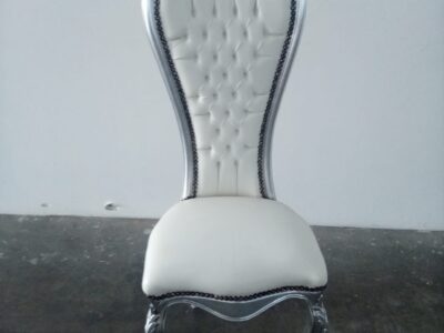 Poltroncina retrò in stile Barocco moderno