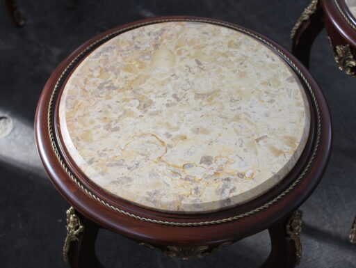 Tavolino da salotto rotondo in stile barocco moderno