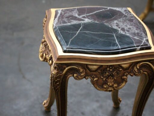 Tavolino quadrato in stile barocco moderno