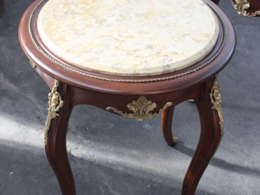 Tavolino da salotto rotondo in stile barocco moderno