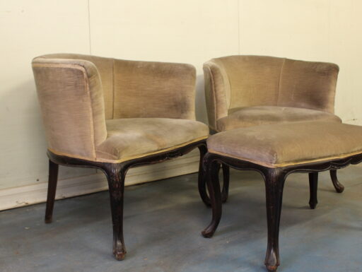 Set poltroncina vintage con poggiapiedi