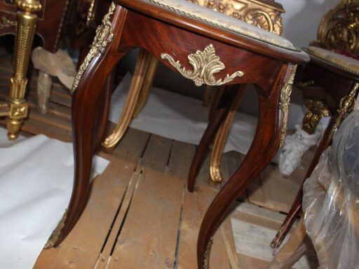 Tavolino da salotto rotondo in stile barocco moderno