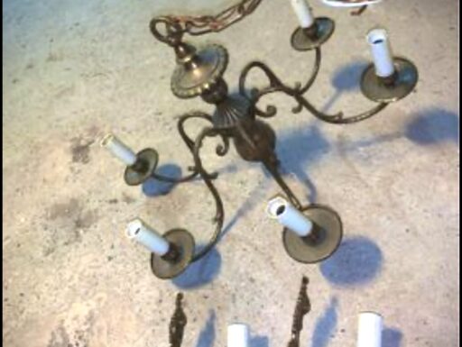 Lampadario in ottone bronzato con applique combinate a 20€