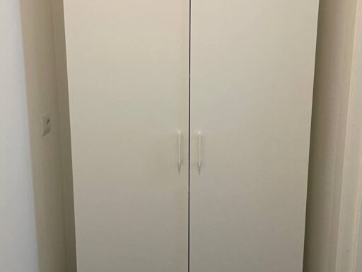 Arredamento ufficio – Scrivanie, sedie, armadi, cassettiere