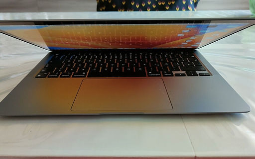 Apple MacBook Air 13″ (256GB SSD, M1, 8GB) Laptop – Grigio