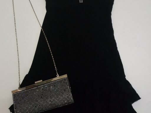 Borsa+vestito misura S = 20 euro.