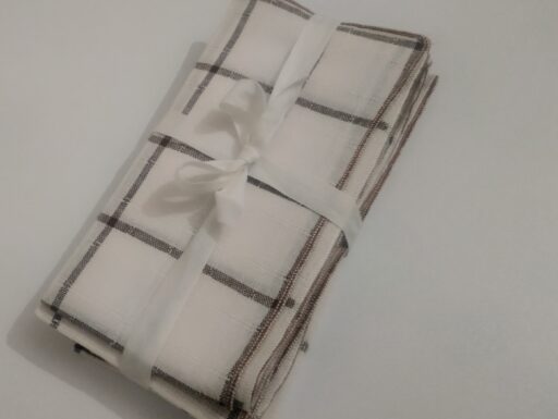 Tovaglioli da tavola : n. 6 tovaglioli.