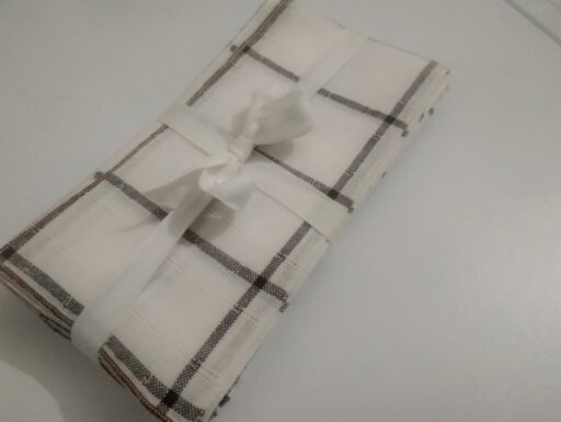 Tovaglioli da tavola : n. 6 tovaglioli.