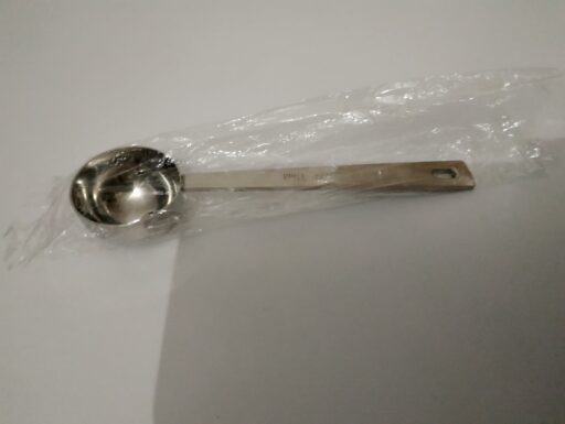 Cucchiaino da caffè, latte in polvere, frutta in polvere.