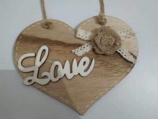 Cuore in legno decorato
