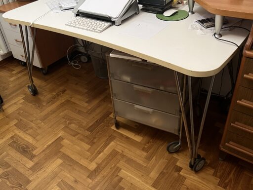 Scrivania design mod. Molteni