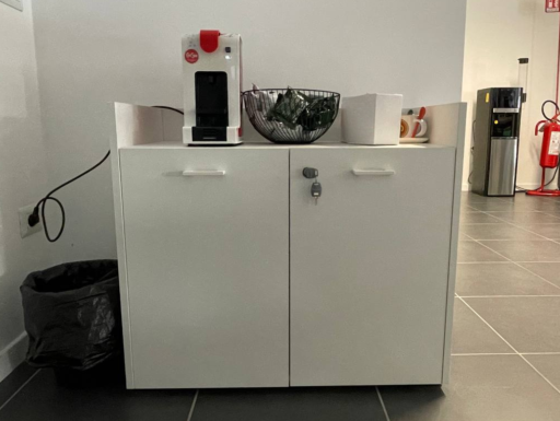 Arredamento ufficio – Scrivanie, sedie, armadi, cassettiere