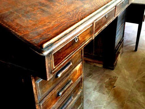 Mobili dei primi ‘900 uso ufficio – studio – casa