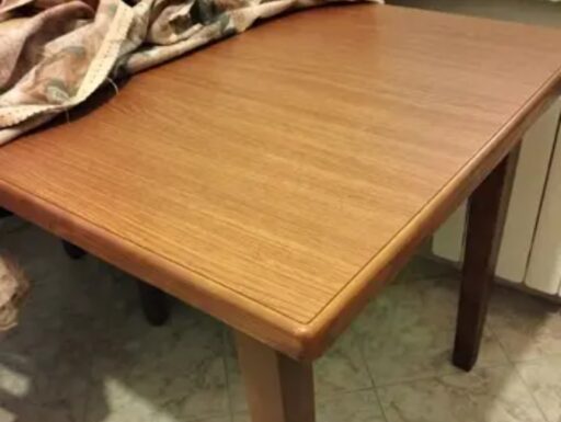 Tavolo in legno massello