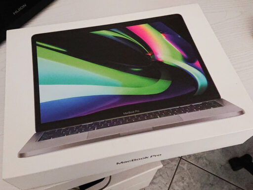 Apple 2020 MacBook Pro con Chip M1 (13″, 8GB RAM, 512GB SSD)