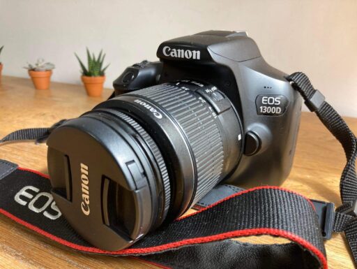 Canon 1300D + obiettivo 18-55mm F 3.5-5.6III