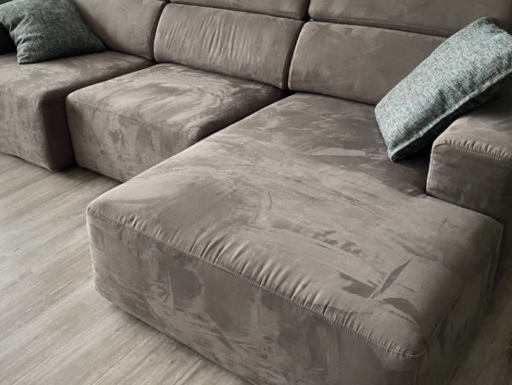 Cucine e divani da esposizione modificabili a metà prezzo