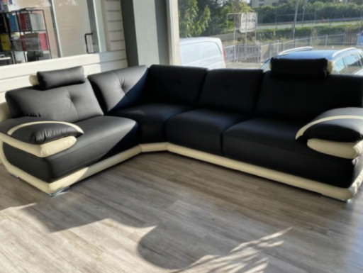 Cucine e divani da esposizione modificabili a metà prezzo