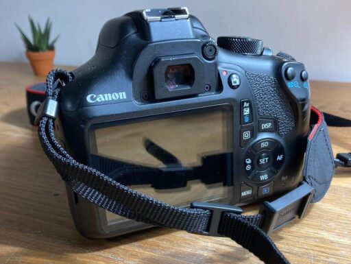 Canon 1300D + obiettivo 18-55mm F 3.5-5.6III