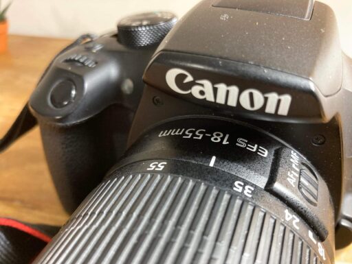 Canon 1300D + obiettivo 18-55mm F 3.5-5.6III