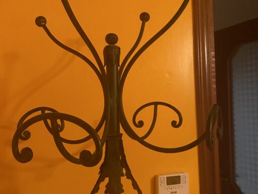 Appendiabiti primi Novecento in ferro battuto