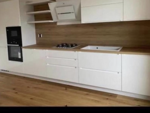 Cucine e divani da esposizione modificabili a metà prezzo