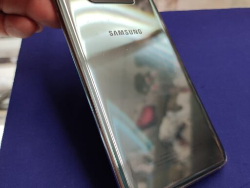 Samsung S10e