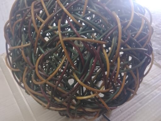 Lampada da tavolo in vimini intrecciato