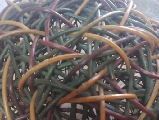 Lampada da tavolo in vimini intrecciato