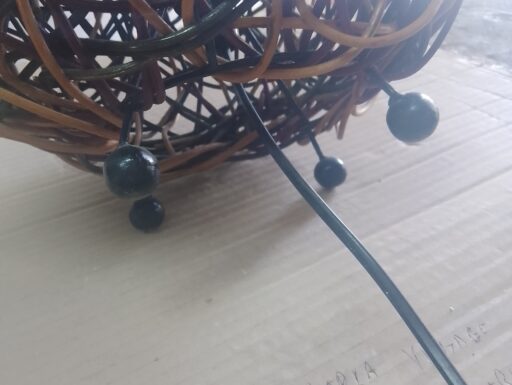 Lampada da tavolo in vimini intrecciato