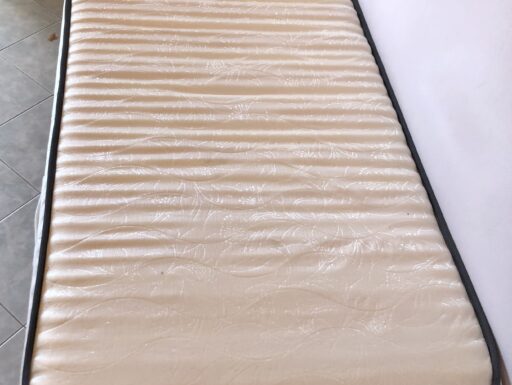 Letto singolo con doghe