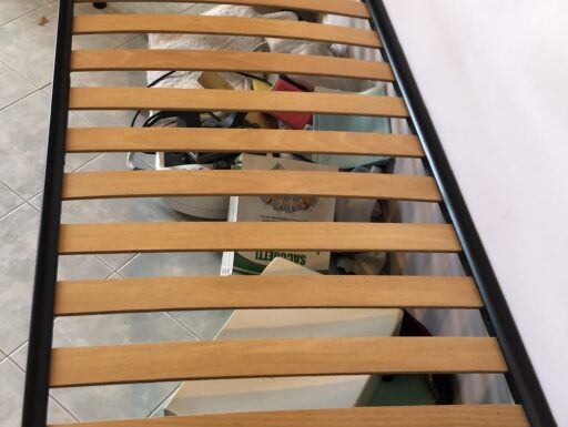 Letto singolo con doghe