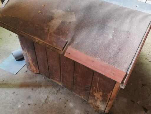 Cuccia per cane in legno